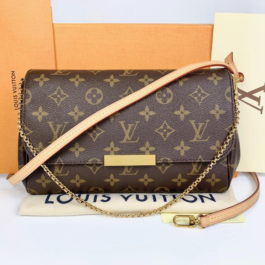 Discontinued Louis Vuitton Monogram Handbags - 32 For Sale on
