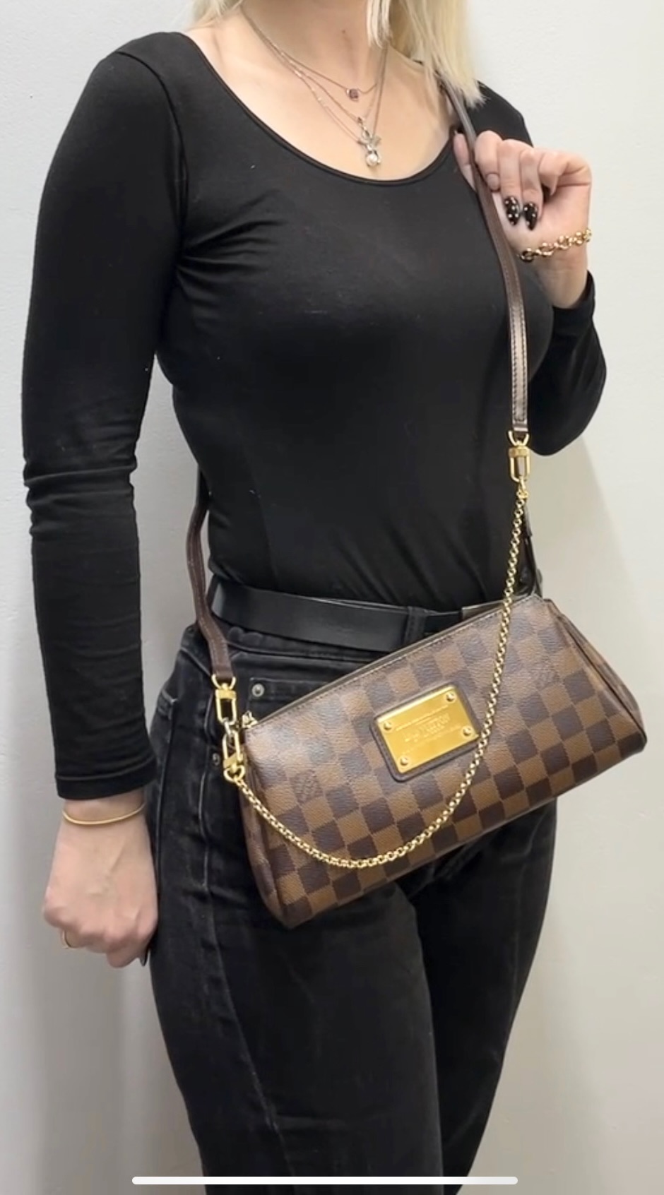 LOUIS VUITTON EVA CLUTCH  REVIEW, WHAT FITS INSIDE, DISCONTINUED